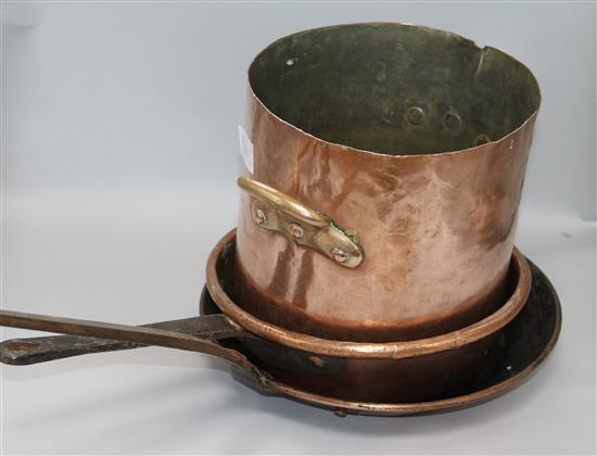 A two handled copper pot and two frying pans Tallest 24.5cm